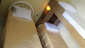 Quarto Individual para 3 Pessoas em AP Compartilhado
